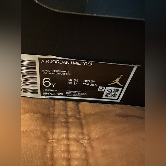 Jordan Air Jordan 1 Mid EUC - Picture 7 of 8